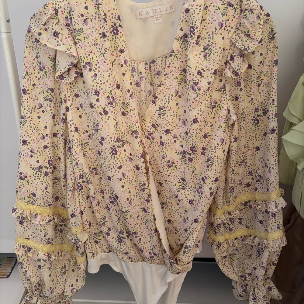 Long sleeve body suit blouse with fun pattern in size small